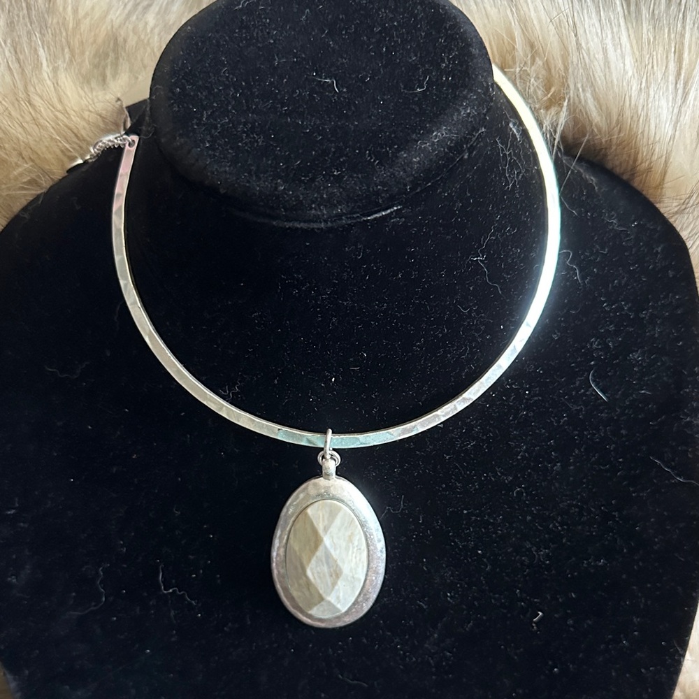 Chic Silver Pendant Necklace